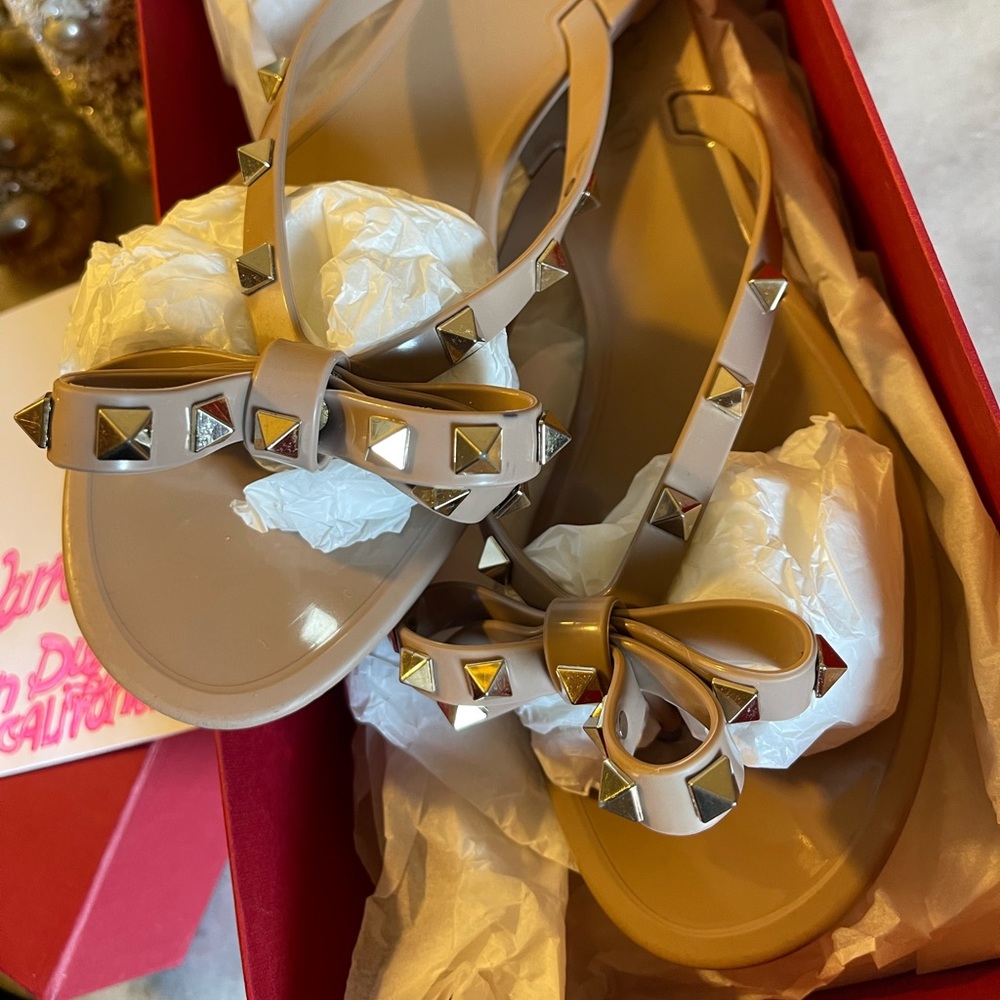 VALENTINO ROCKSTUD POUDRE SANDALS size 39